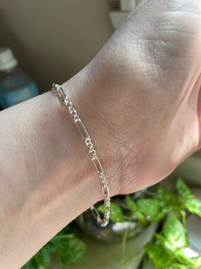 Delicate feminine silver chain link bracelet 21 cm / 8” max length